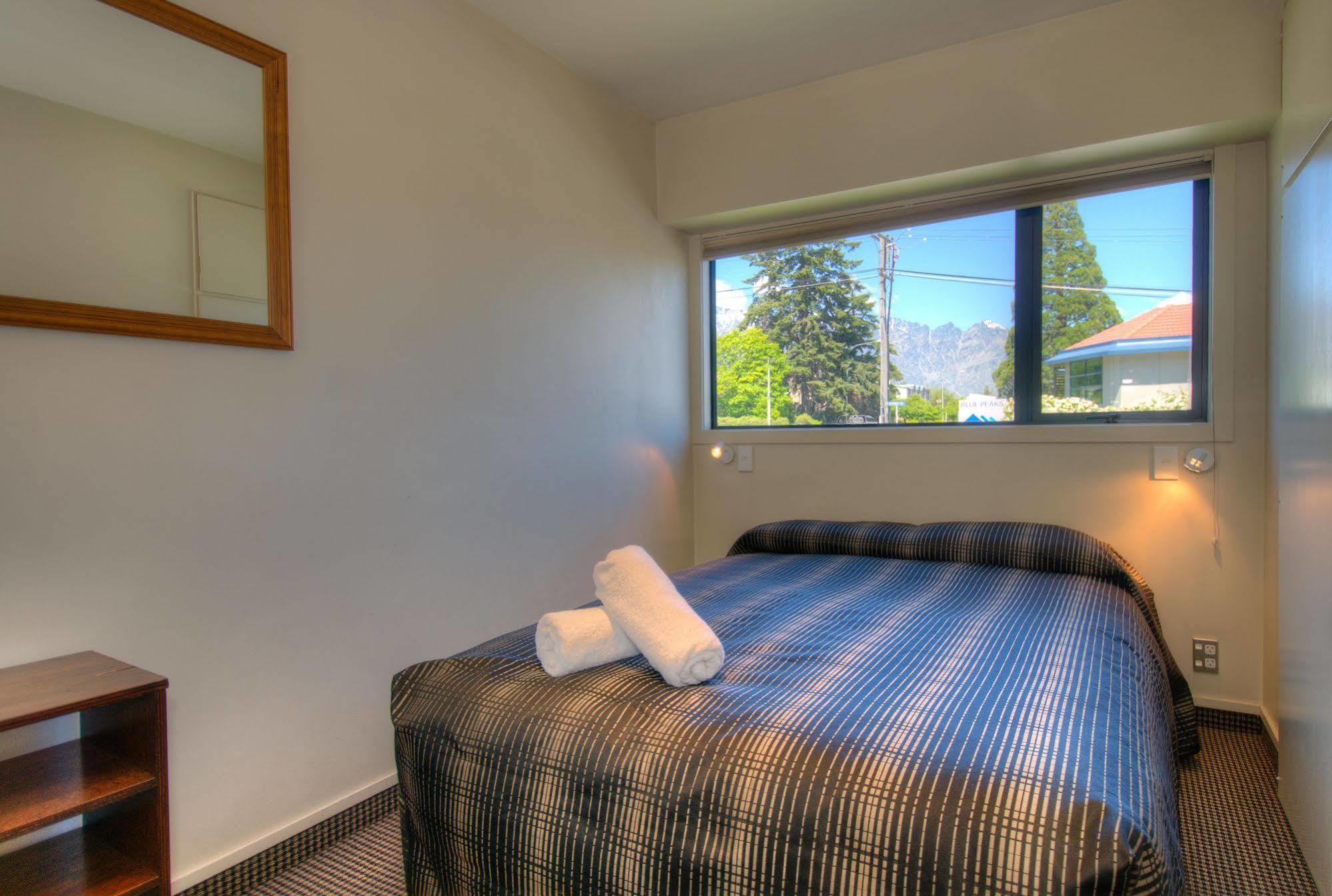 Four Seasons Motel Queenstown Exterior photo