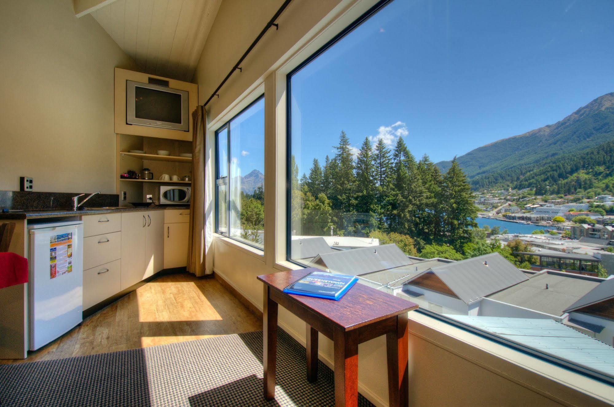 Four Seasons Motel Queenstown Exterior photo