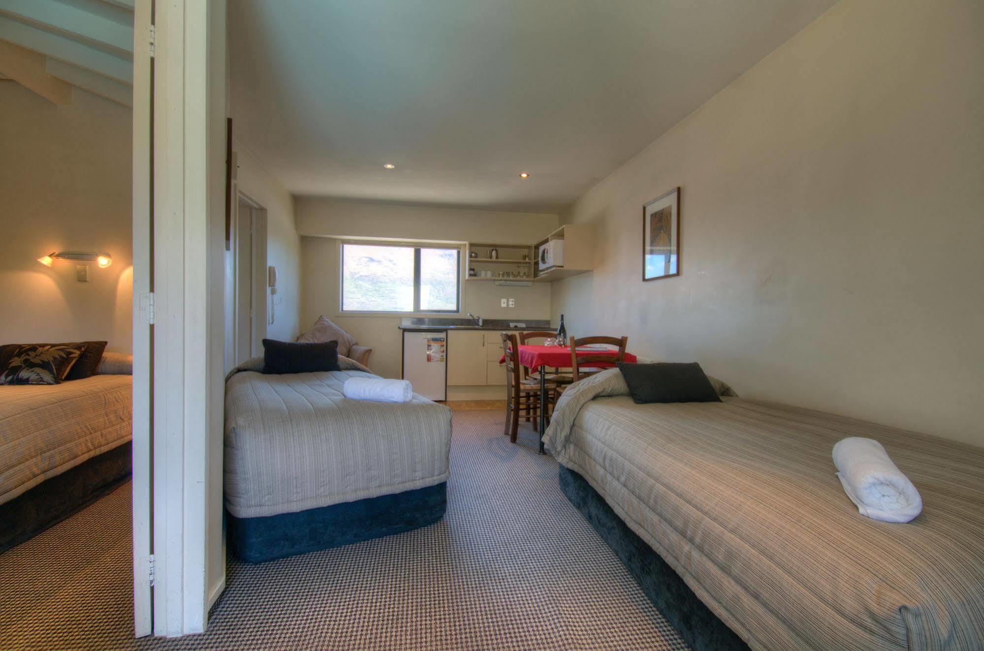 Four Seasons Motel Queenstown Exterior photo